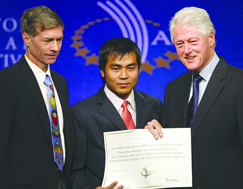Left to right: Sasha Alyson, Khamla Panyasouk, Bill Clinton, standing together at Clinton Global Initiative, 2008